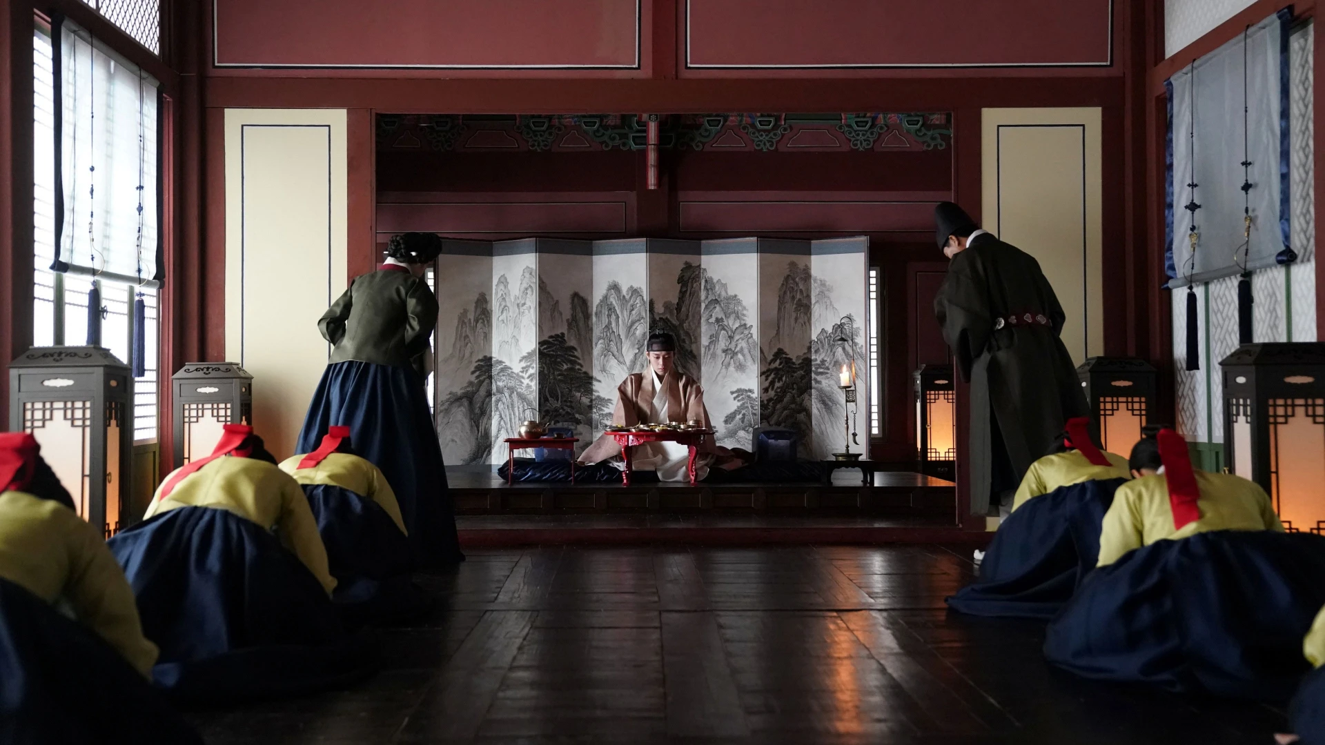 Dưới Bóng Điện Hạ