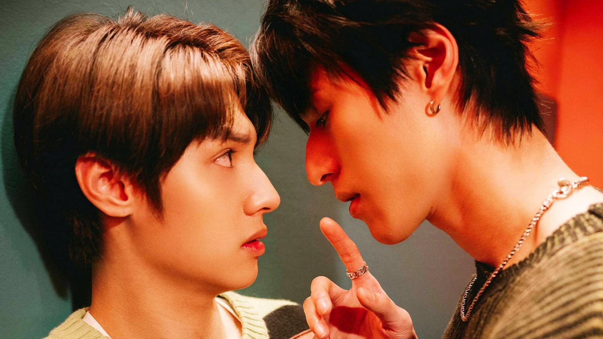 Mối Quan Hệ Bí Mật